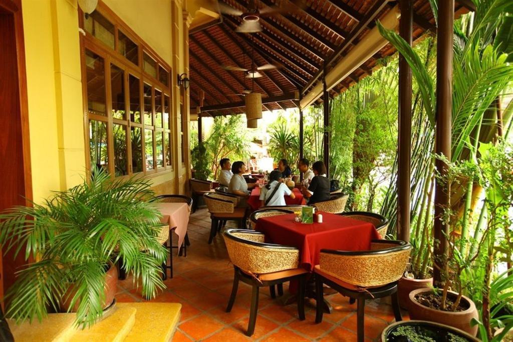 Anise Hotel And Restaurant Phnom Penh Esterno foto