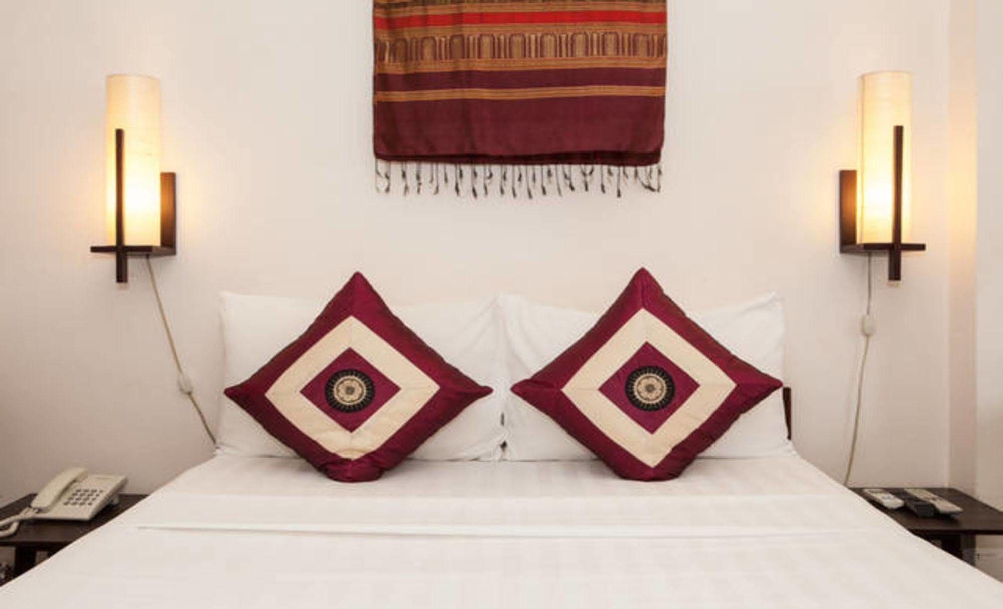 Anise Hotel And Restaurant Phnom Penh Esterno foto