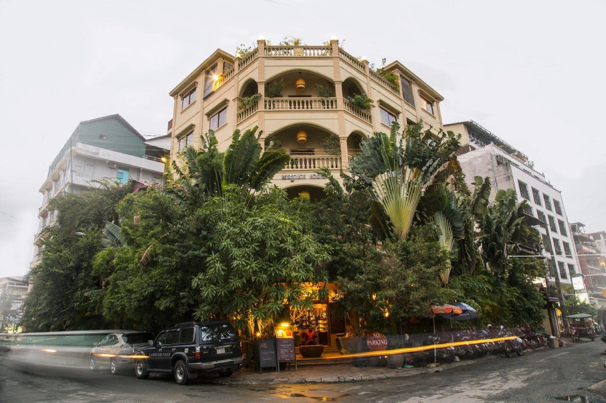 Anise Hotel And Restaurant Phnom Penh Esterno foto