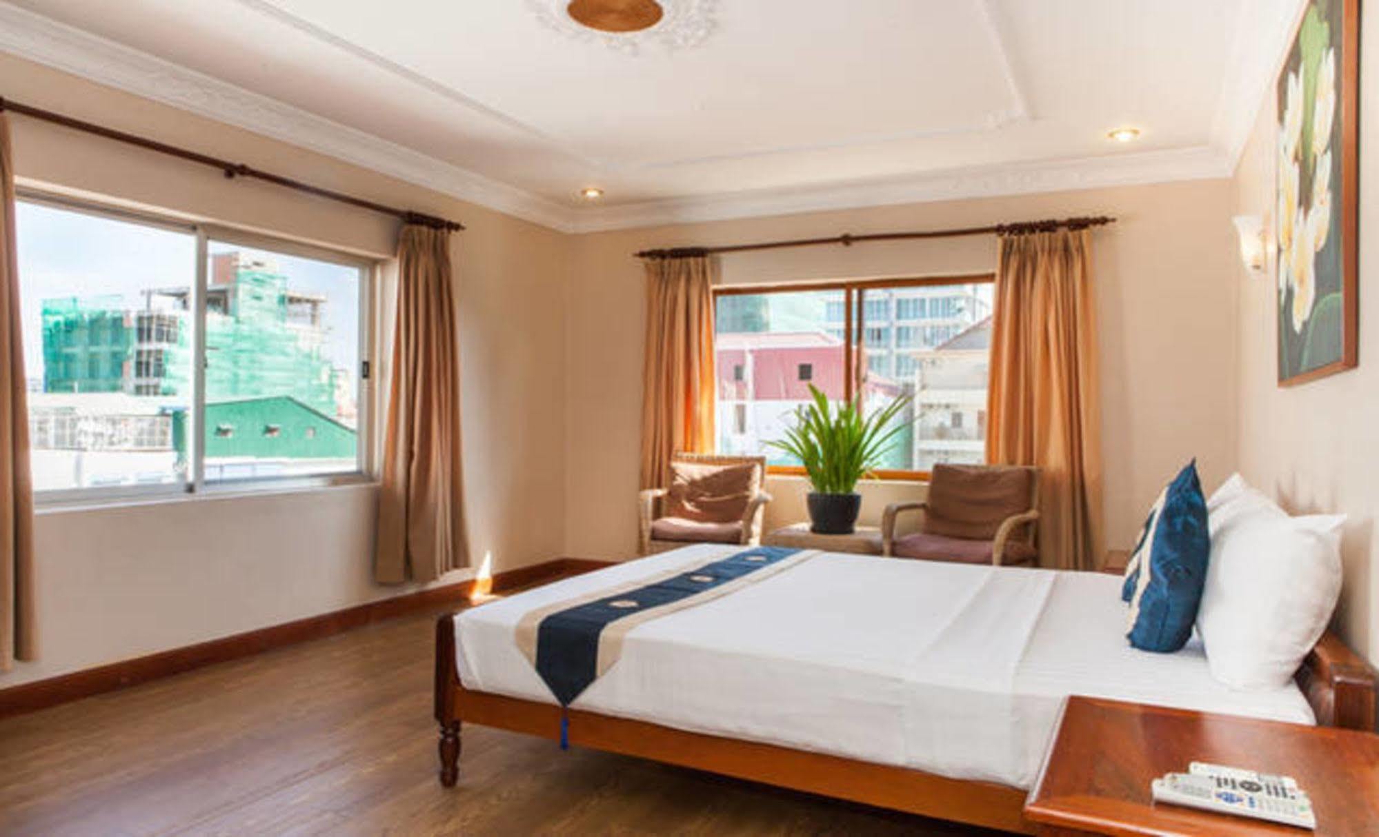 Anise Hotel And Restaurant Phnom Penh Esterno foto