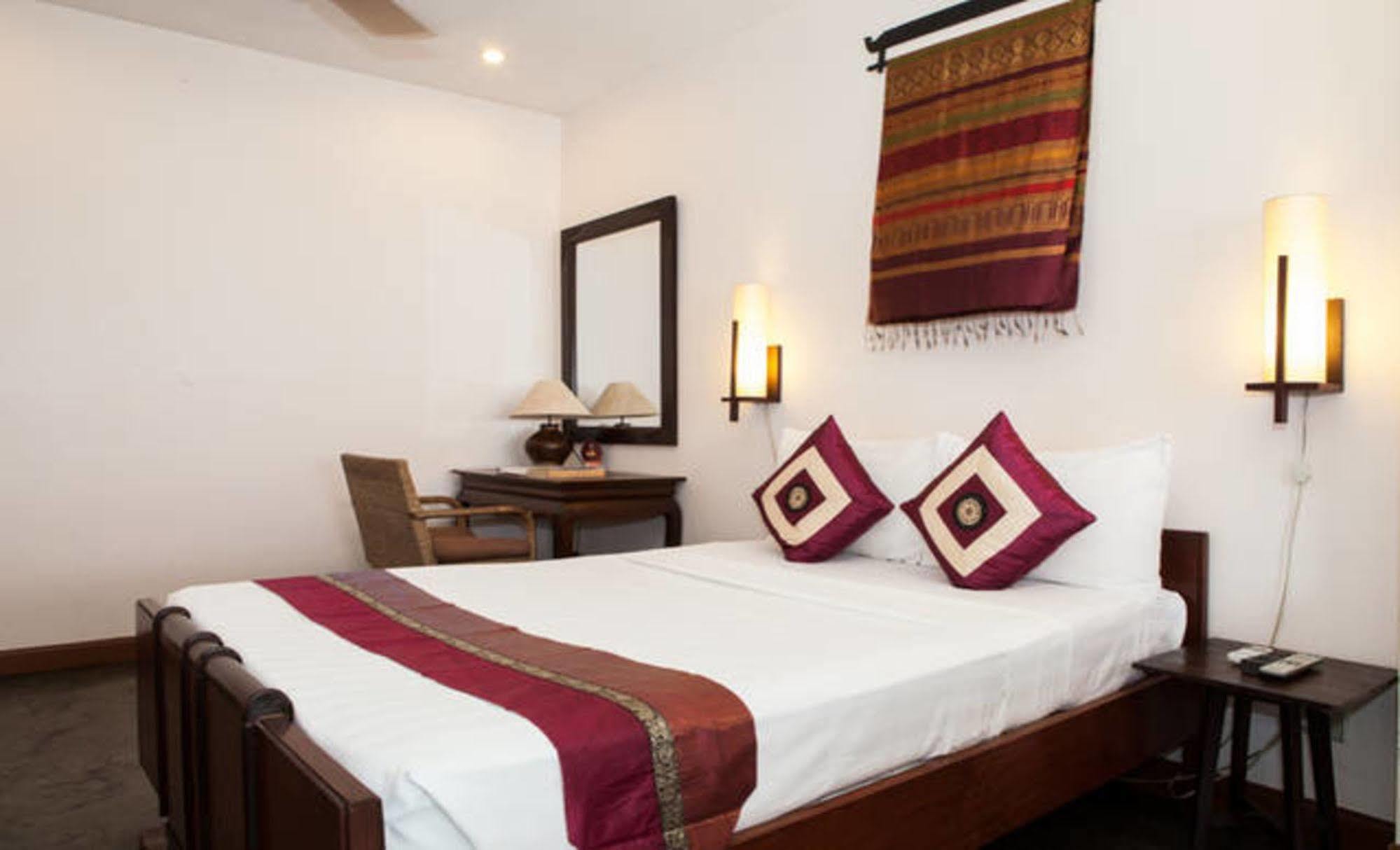 Anise Hotel And Restaurant Phnom Penh Esterno foto