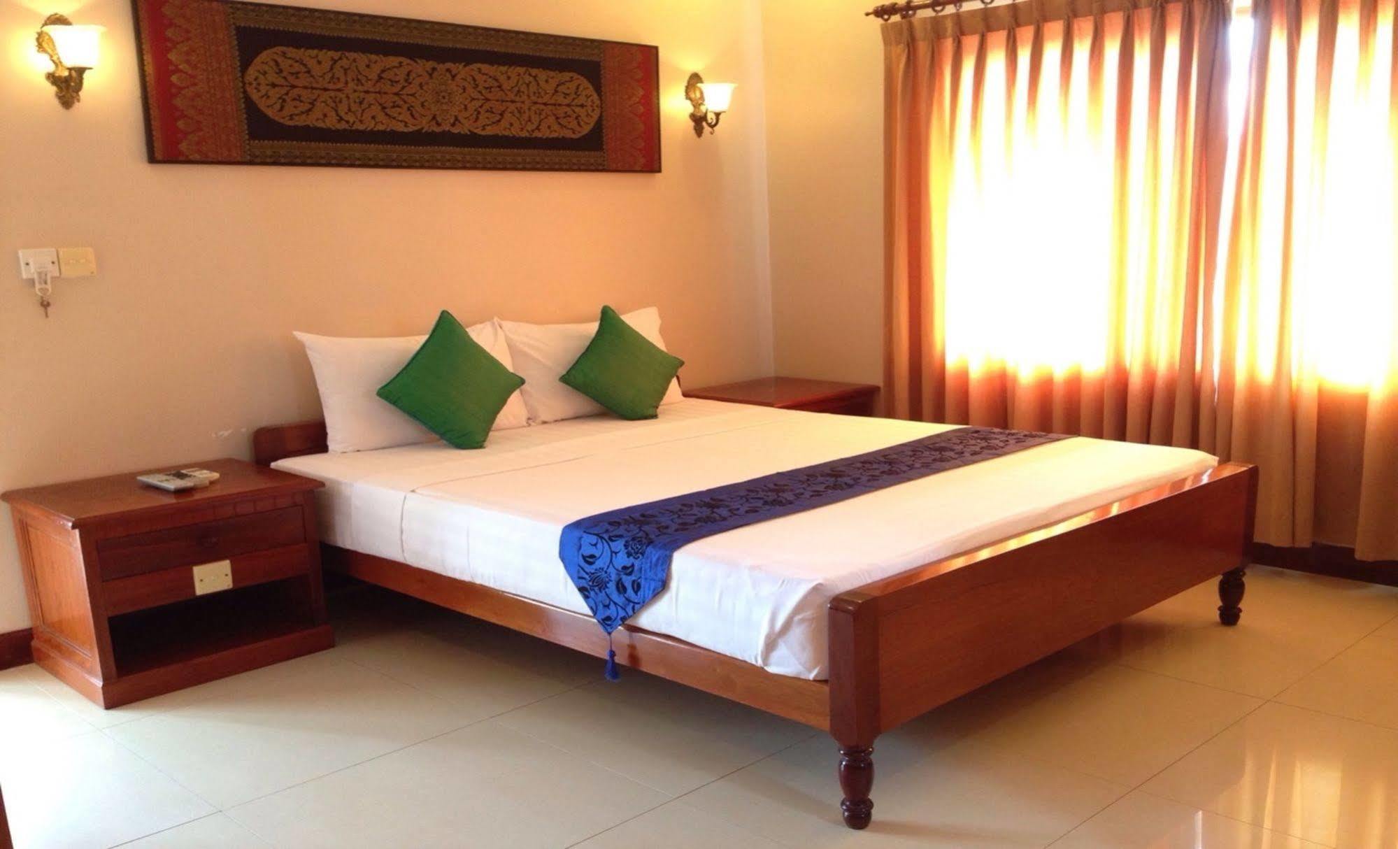 Anise Hotel And Restaurant Phnom Penh Esterno foto