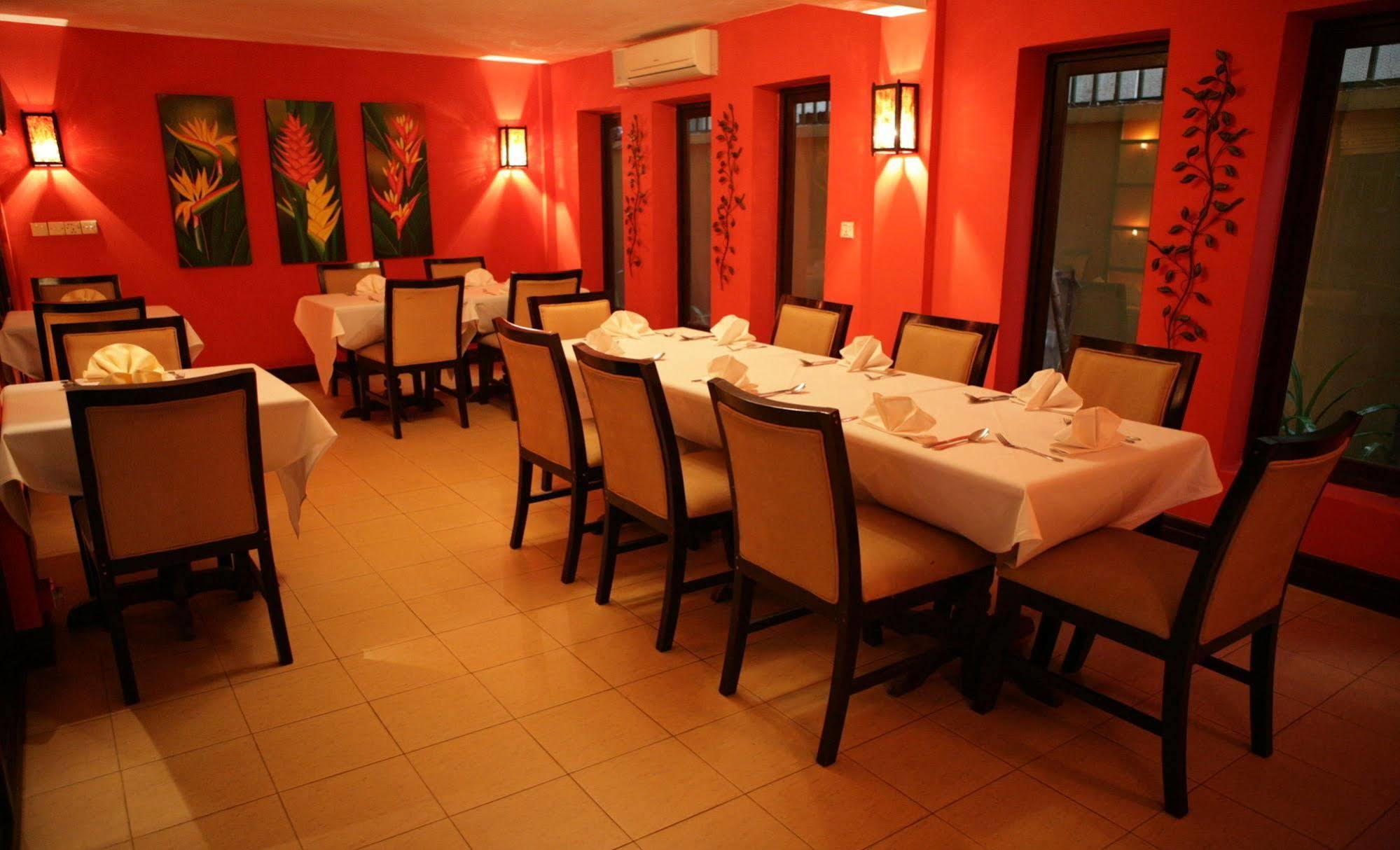 Anise Hotel And Restaurant Phnom Penh Esterno foto