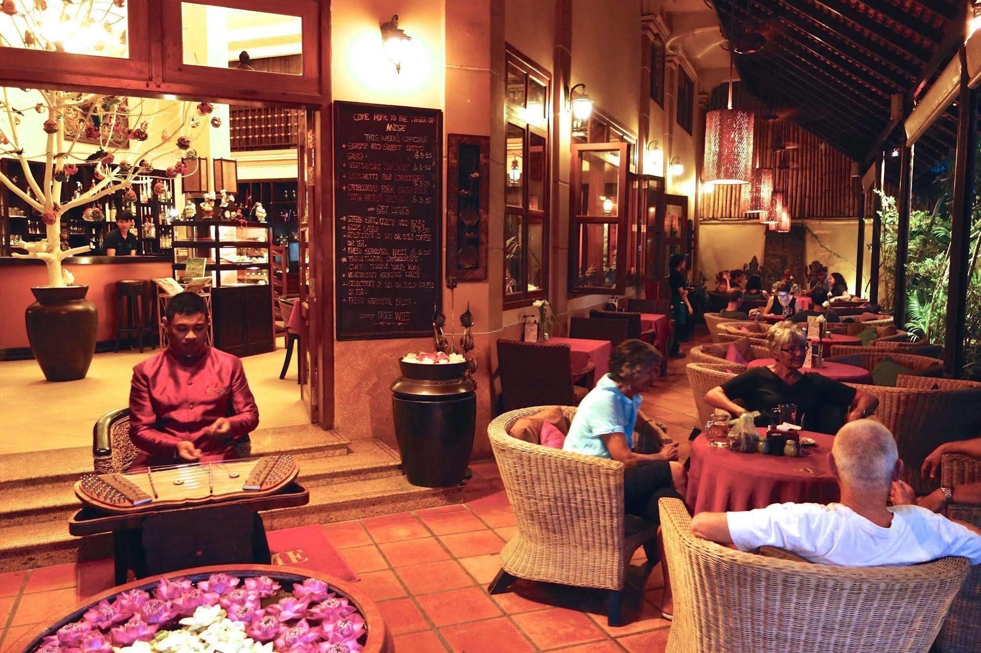 Anise Hotel And Restaurant Phnom Penh Esterno foto